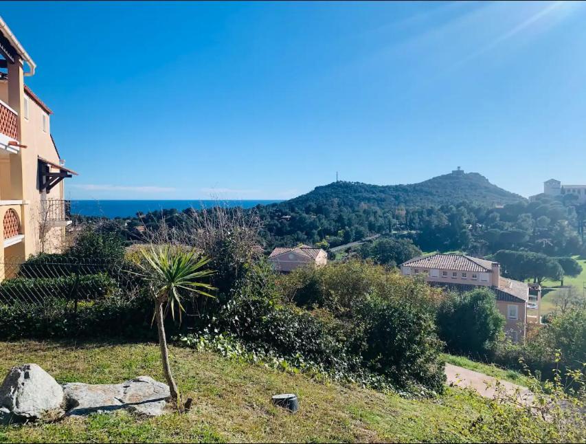 Village Cap Esterel, Piscine, Plage Saint-Raphaël Exterior foto