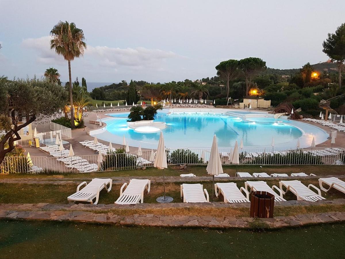 Village Cap Esterel, Piscine, Plage Saint-Raphaël Exterior foto