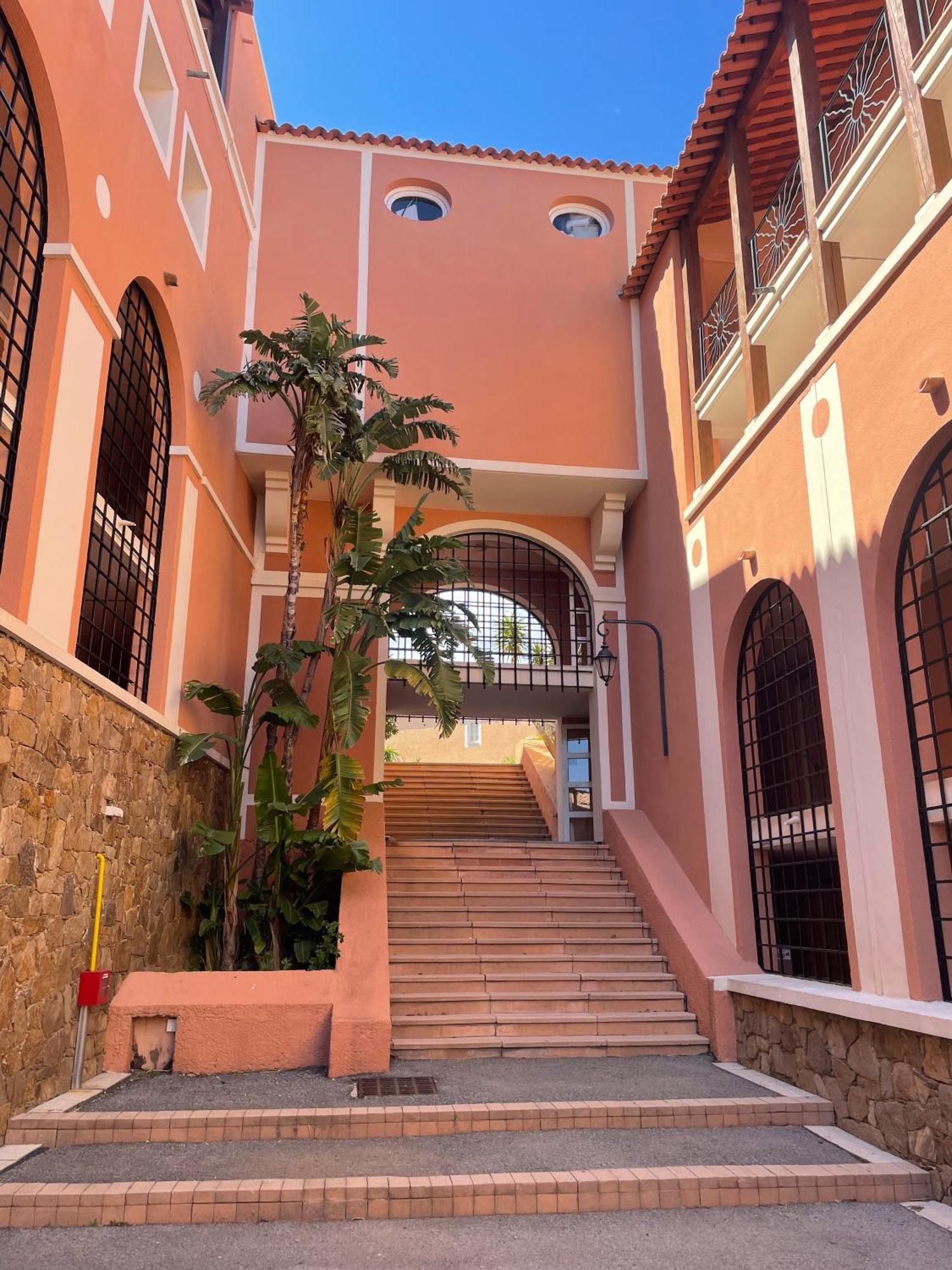 Village Cap Esterel, Piscine, Plage Saint-Raphaël Exterior foto