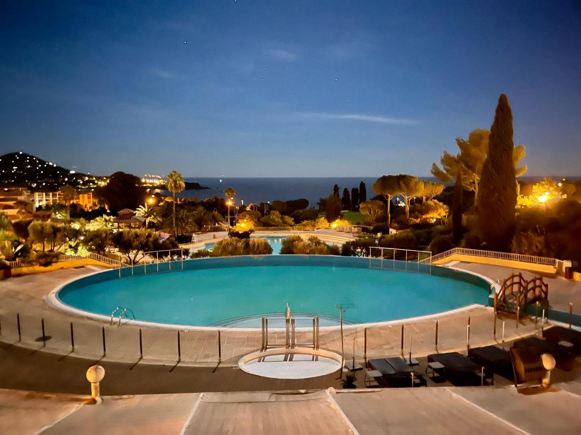 Village Cap Esterel, Piscine, Plage Saint-Raphaël Exterior foto