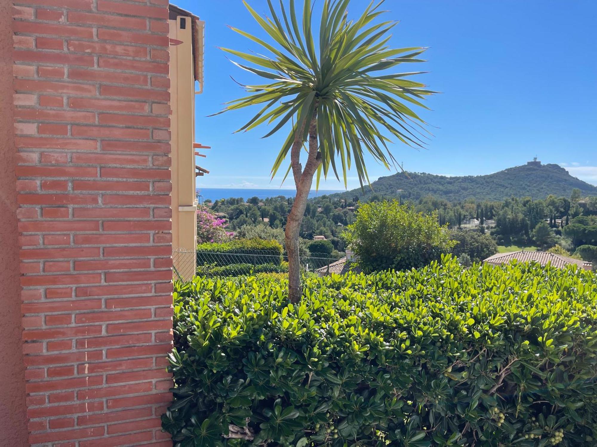 Village Cap Esterel, Piscine, Plage Saint-Raphaël Exterior foto